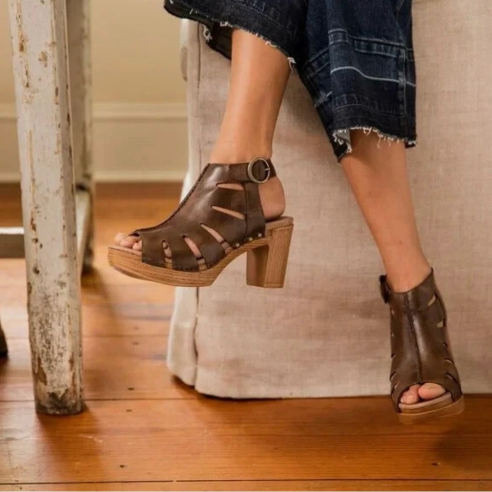 Dansko Demetra Brown Leather Platform Heels Sandal - Picture 5 of 5